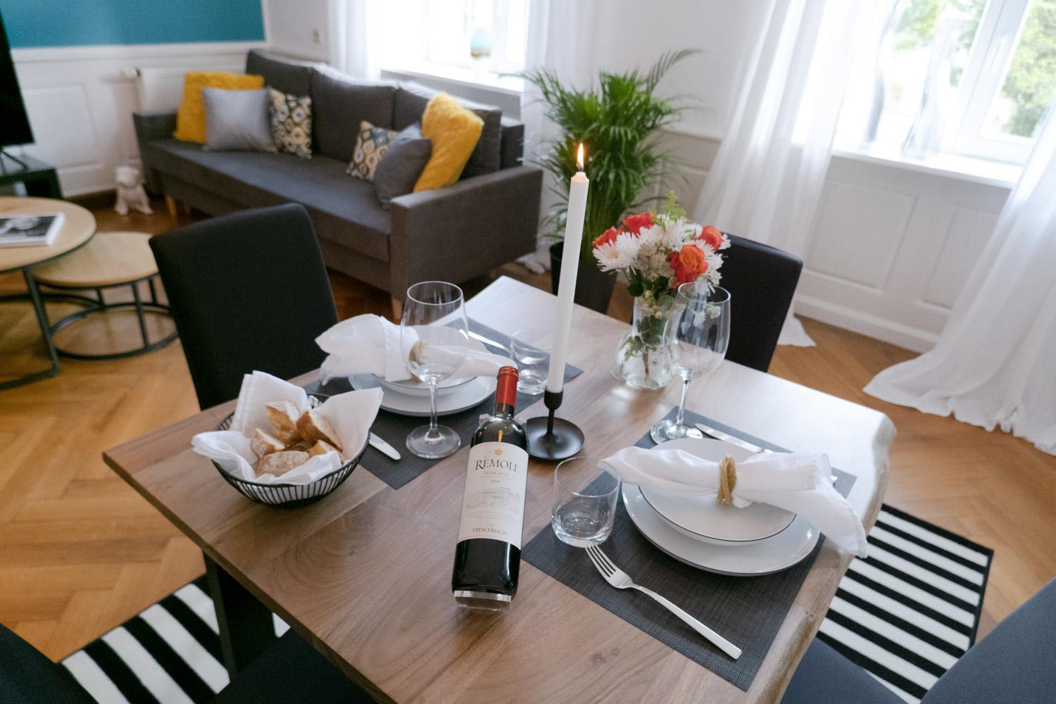 Bella Casa - Business&Family - 2 Zimmer Direkt Neben Schloss, Parkplatz, Smarttv, Netflix, Waschmaschine, 24H Checkin, 71Qm, Kingsizebett, Hotelbettwaesche Ludwigsburg Kültér fotó